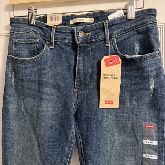 Levi's Sculpt Jeans in Dark Blue - Picture 2 of 10
